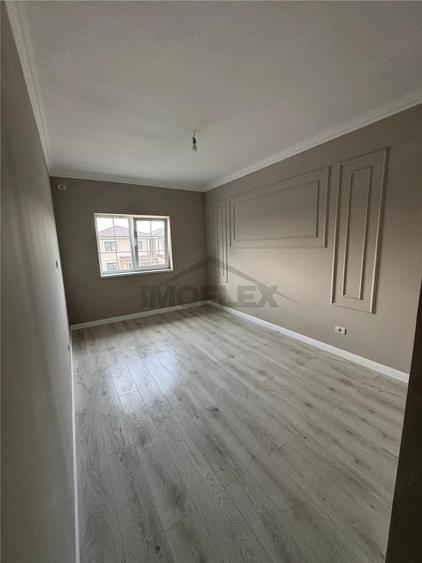 Casă cu 5 camere cu Teren 300 Mp în Chișoda