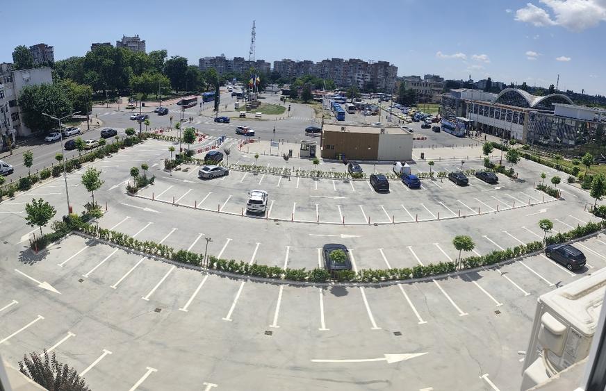 Apartament cu 3 camere semidecomandat în Gara