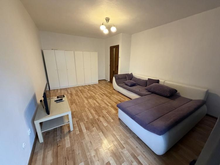 Apartament cu 2 camere decomandat în Uiești