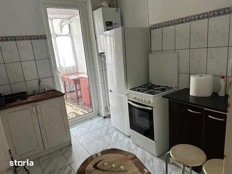 Apartament cu 2 camere decomandat în Policlinica