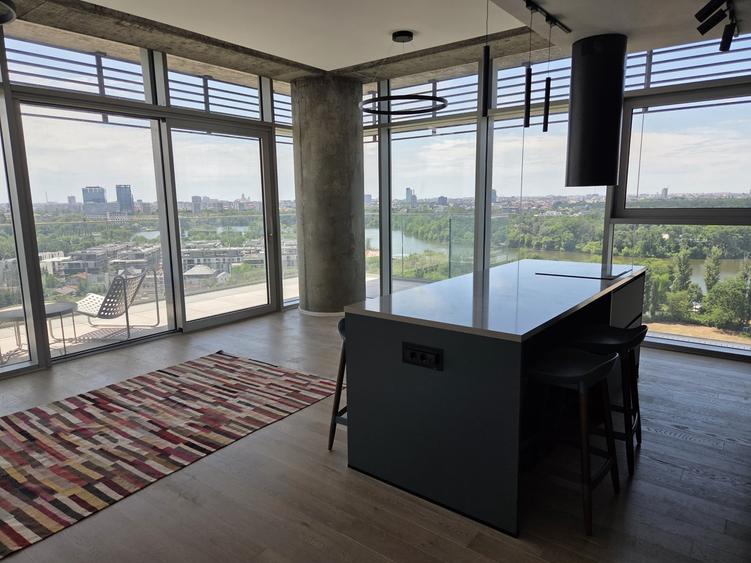 Apartament cu 3 camere decomandat în Floreasca