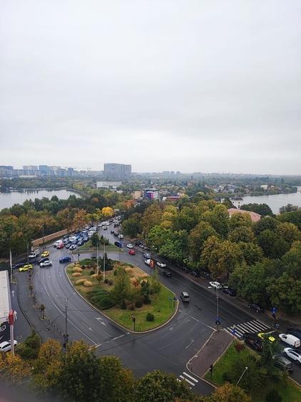 Apartament cu 3 camere decomandat în Lacul Tei