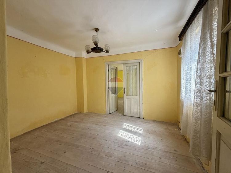 Casă cu 3 camere cu Teren 251 Mp în Andronache