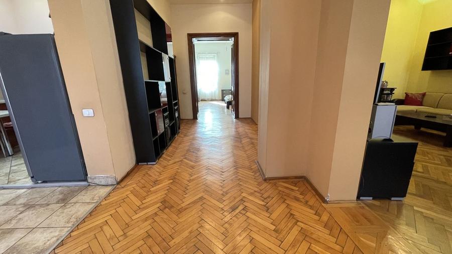 Apartament cu 4 camere decomandat, mobilat în Neptun