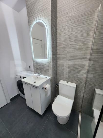 Apartament cu 3 camere semidecomandat în Chinteni