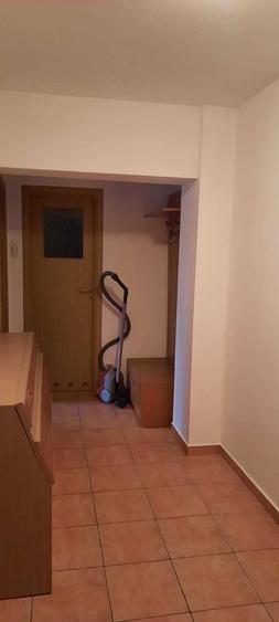 Apartament cu 2 camere decomandat în Victoriei
