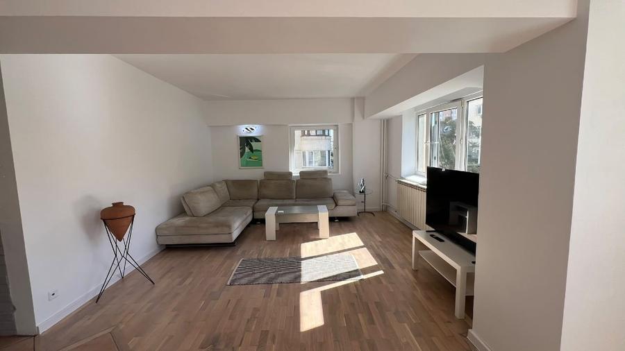 Apartament cu 3 camere decomandat, mobilat în Unirii
