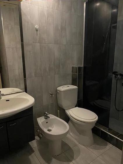 Garsonieră decomandată în Romană