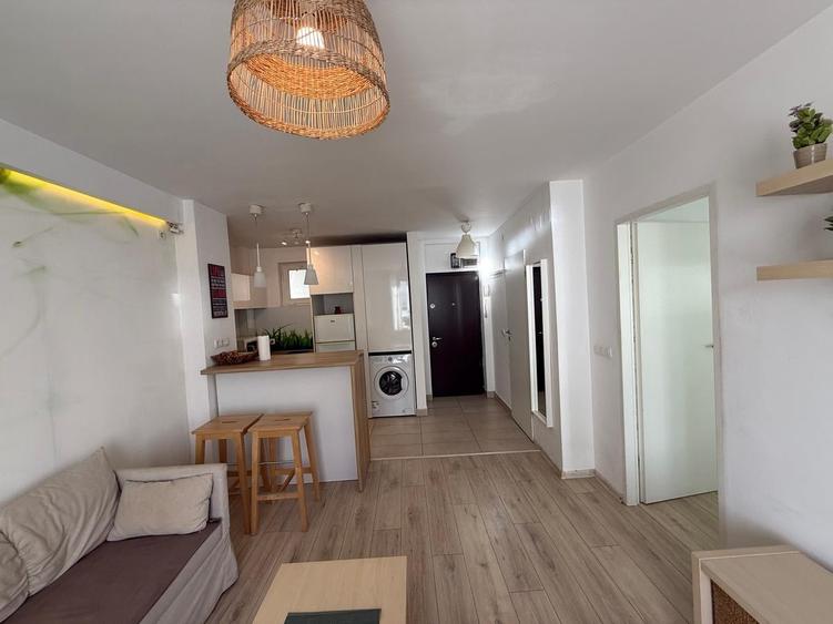 Apartament cu 2 camere semidecomandat, mobilat în P-ța Universității