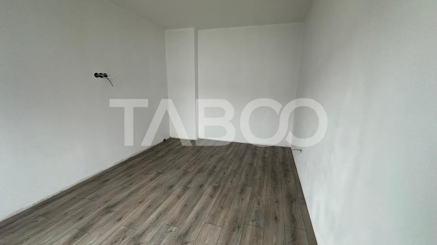 Apartament cu 3 camere decomandat în Turnișor