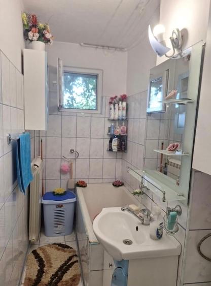 Apartament cu 2 camere semidecomandat, mobilat în Vest