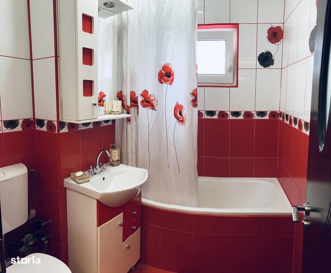 Apartament cu 3 camere decomandat, mobilat în Titan