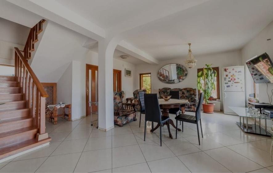 Casă cu 4 camere în Radu Negru
