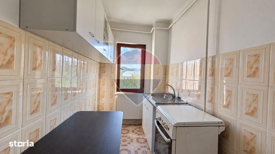 Apartament cu 2 camere semidecomandat în Coman