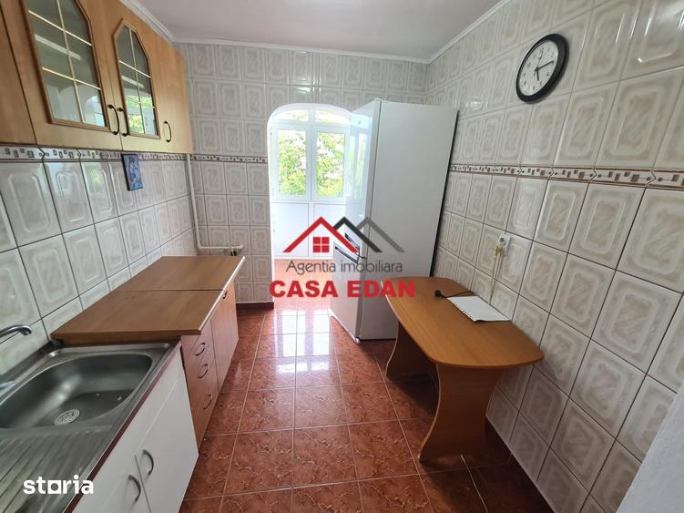 Apartament cu 2 camere decomandat în Piața Centrală