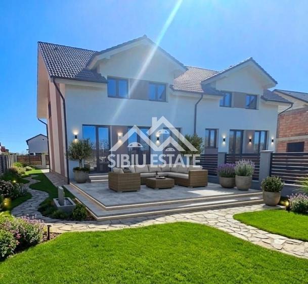 Duplex cu 4 camere cu Canalizare în Șura Mare
