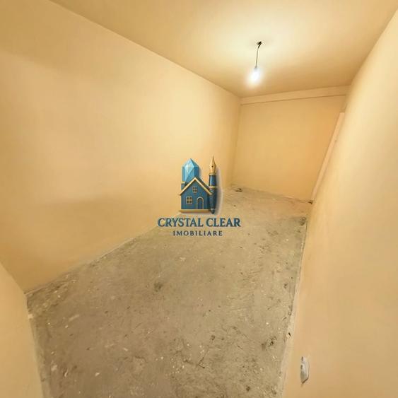 Apartament cu 3 camere semidecomandat în Aleea Carpați