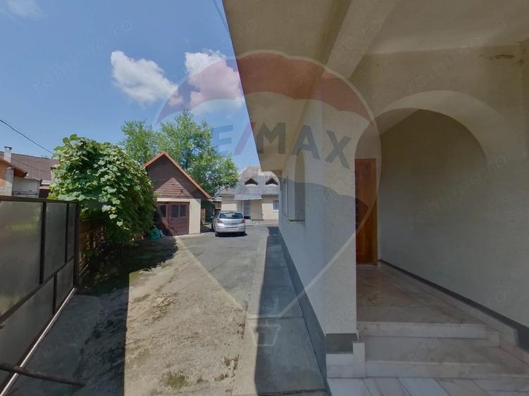 Casă cu 8 camere cu Teren 2694 Mp în Rona de Sus