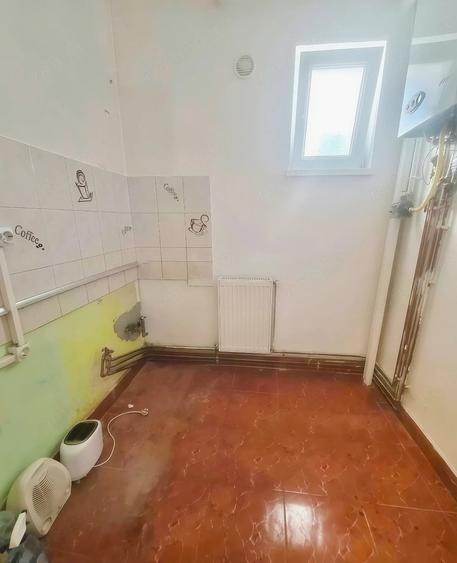 Apartament cu 3 camere semidecomandat în Mureșeni