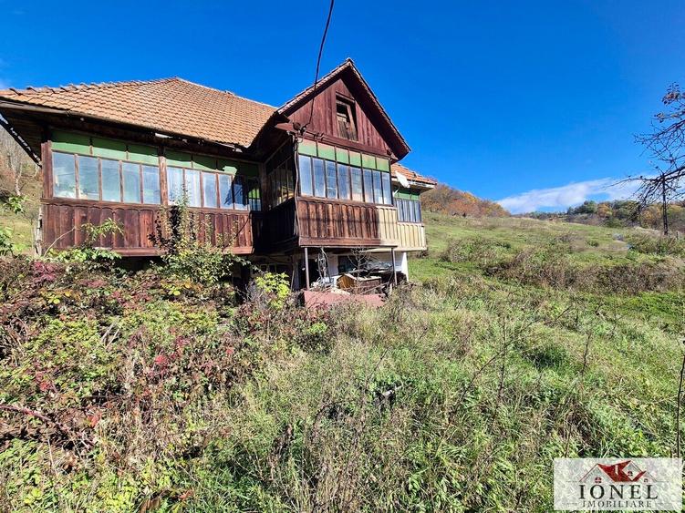 Casă individuală cu 3 camere cu Teren 2637 Mp în Trâmpoiele