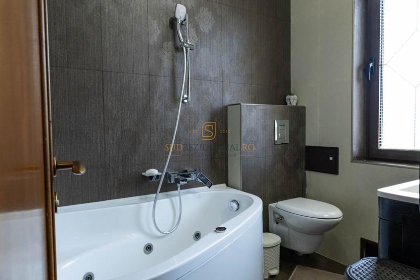 Casă individuală cu 6 camere cu Piscina în Sud-Est