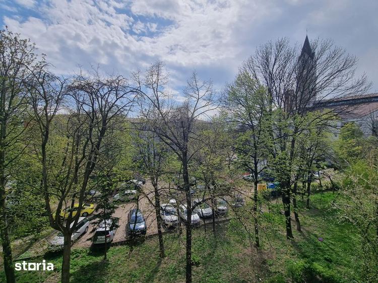 Apartament cu 2 camere decomandat, mobilat în Central