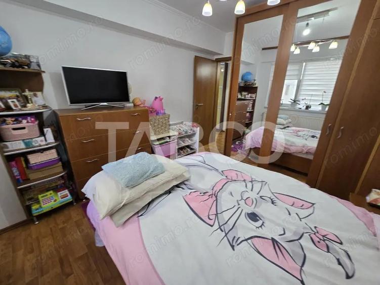 Apartament cu 2 camere semidecomandat, mobilat în Turnișor