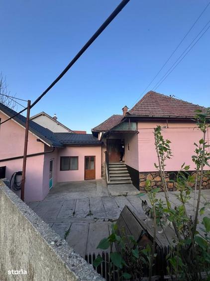 Casă cu 4 camere în Cristian