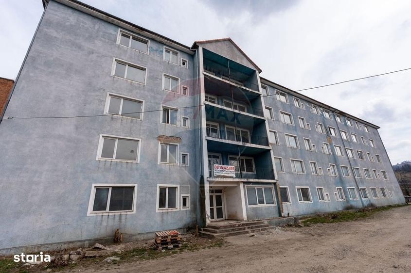 Spațiu comercial, de 3,700 mp, în Petros