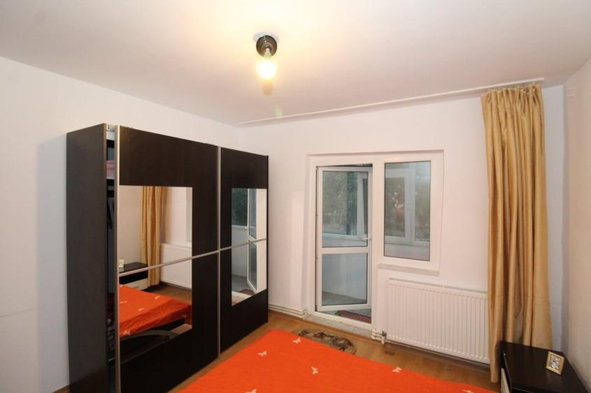 Apartament cu 2 camere decomandat în Trocadero
