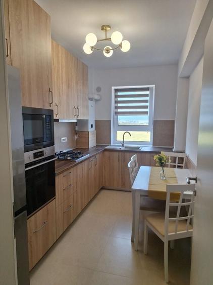 Apartament cu 2 camere decomandat în Tractorul