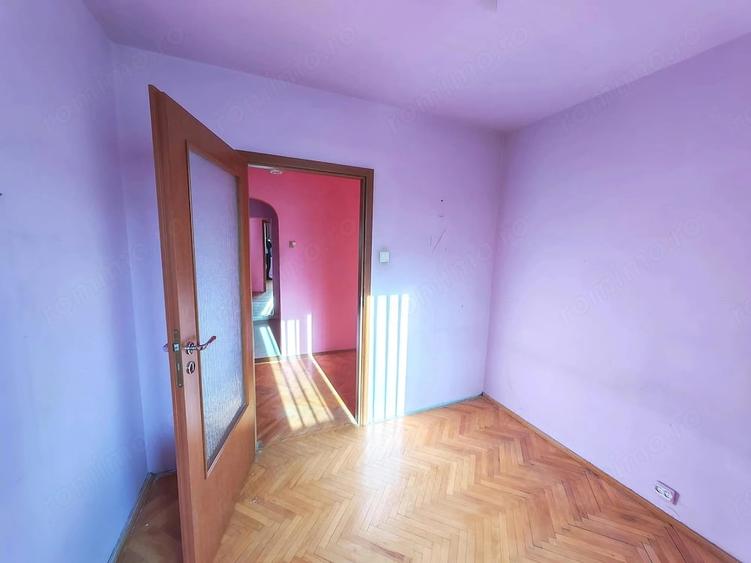 Apartament cu 4 camere decomandat în Cetății
