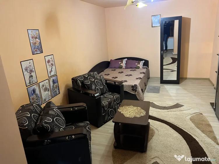 Garsonieră decomandată în Central