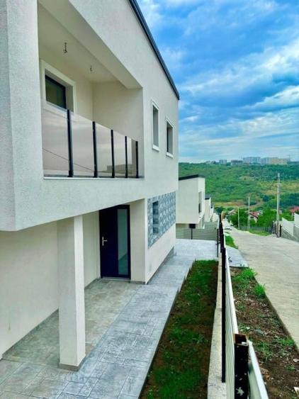 Casă individuală cu 4 camere cu Canalizare în Rediu