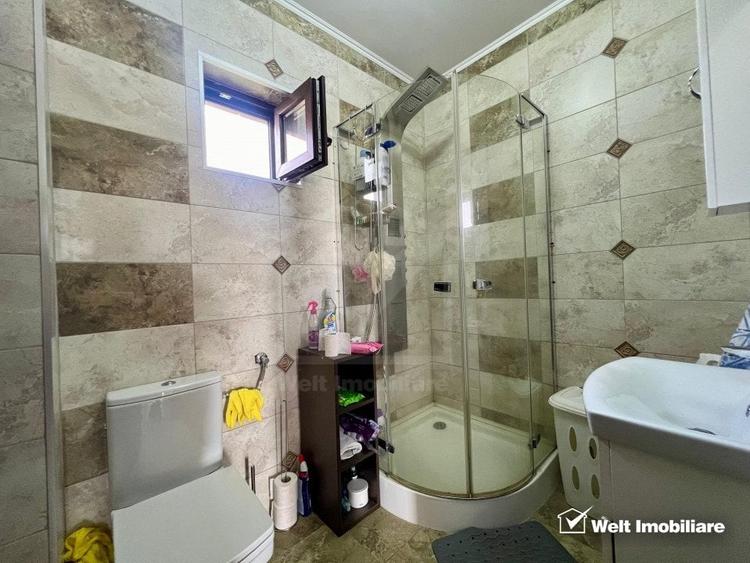 Casă individuală cu 6 camere cu Canalizare în Gădălin