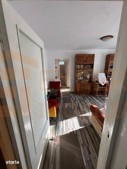 Apartament cu 3 camere semidecomandat în Central