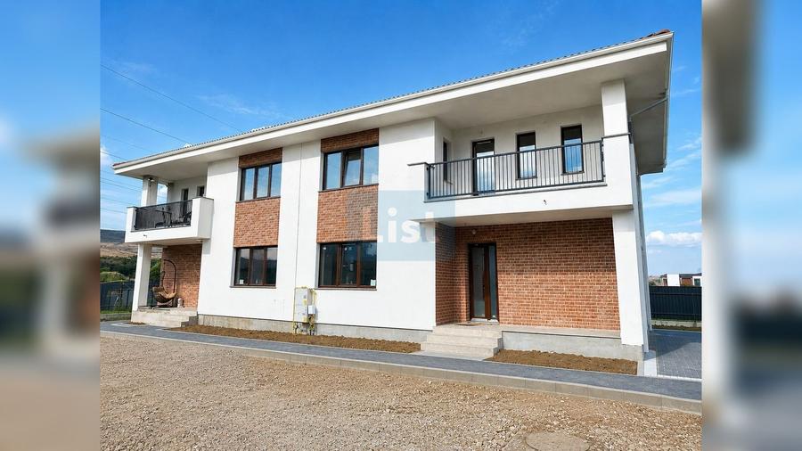 Casă cu 5 camere cu Teren 230 Mp în Florești
