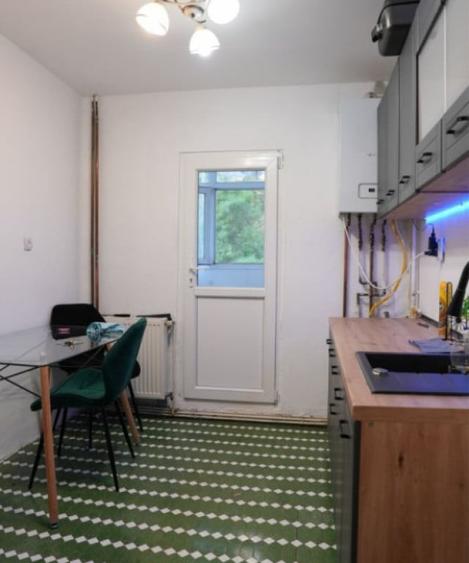 Apartament cu 2 camere decomandat în 1 Mai