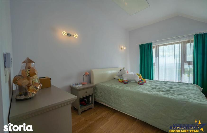 Casă cu 9 camere decomandat cu Teren 1750 Mp în Pestișu Mic