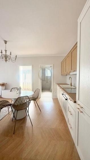 Apartament cu 3 camere semidecomandat în Florești