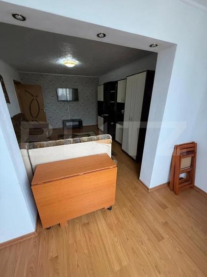 Apartament cu 3 camere decomandat în Tractorul