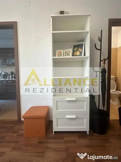 Garsonieră decomandată în Titan
