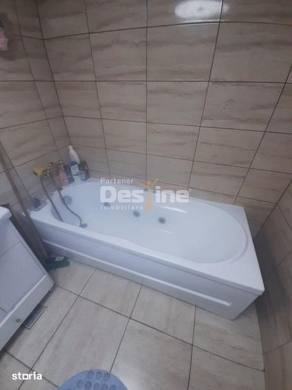 Casă cu 5 camere cu Teren 1675 Mp în Pestișu Mic