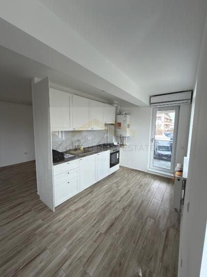 Apartament cu 2 camere semidecomandat în Olteni