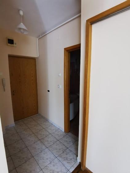 Garsonieră decomandată, mobilată în Unirii