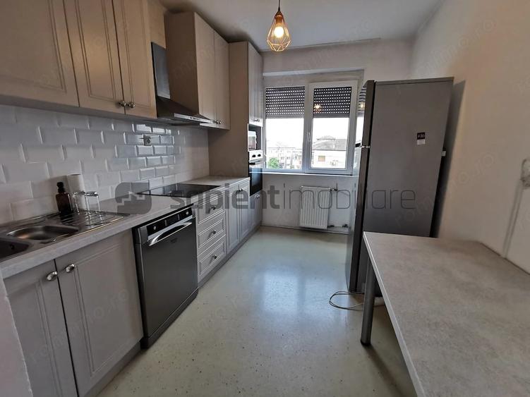 Apartament cu 4 camere decomandat în Decebal