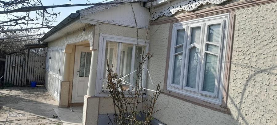 Casă cu 4 camere cu Teren 1934 Mp în Piscu