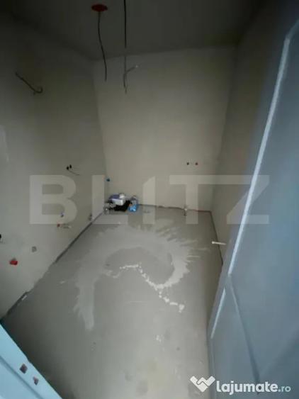 Apartament cu 5 camere decomandat, mobilat în Decebal