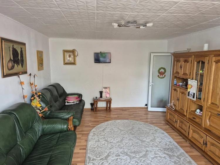 Apartament cu 4 camere decomandat în Găvana