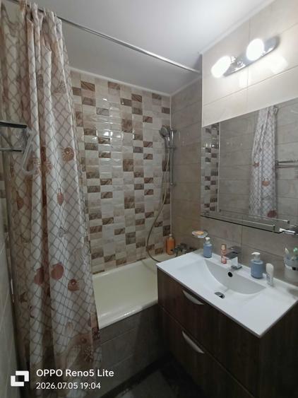 Apartament cu 3 camere decomandat în Exterior Vest